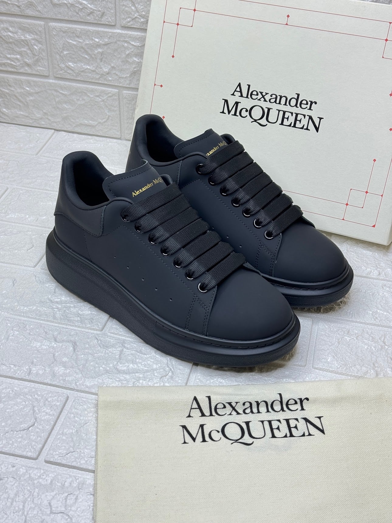 Alexander McQueen Larry